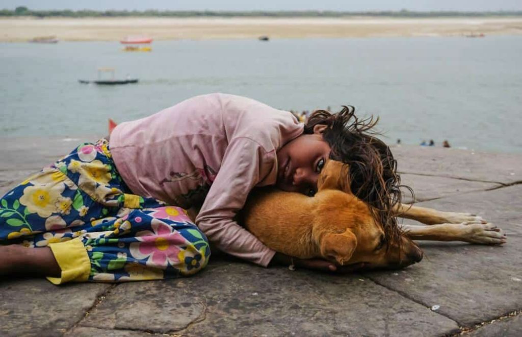 کودک بی خانمان هندی - بخواب تا رنگ بی مهری نبینی