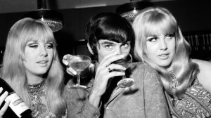 جرج بست در مهمانی با الکل و زنان