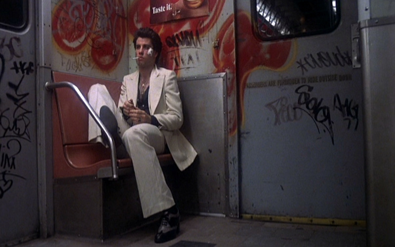 جان تراولتا فیلم تب شنبه شب 1977 (مترو نیویورک)