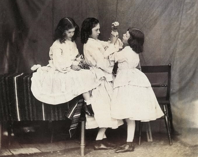 آلیس لیدل و خواهرانش
