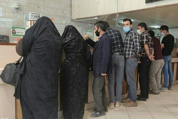 صف شلوغ بانک